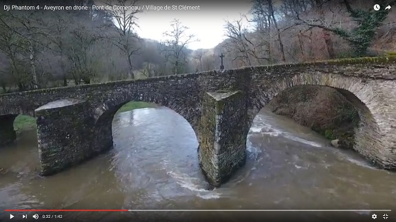 FLY WITH ME:    la vidéo réalisée par Benoit -- Vues du Pont de Comencau et de la vallée  --  Retrouver aussi cette très jolie vidéo en page d'accueil... Merci à Benoit, notre promeneur  et réalisateur d'un jour...